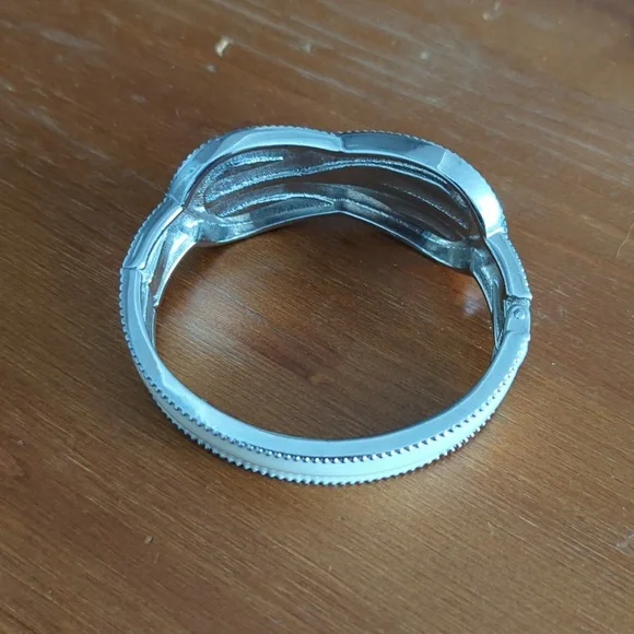 Cream Bangle 2.5 inches in Diameter - Picture 3 of 5